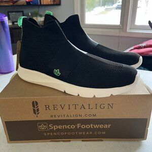 Spenco Women's 8 Karma Deluxe Sneaker,‎ Black And green- NEW WITH BOX Size 8